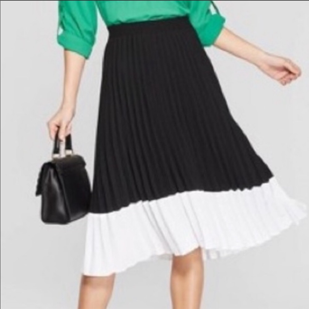 Pleated midi skirt - Picture 7 of 7